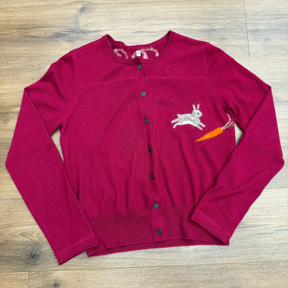 From Hole to Whole: Creative Sweater Repair with Needle Felting –  a Zero Waste Workshop